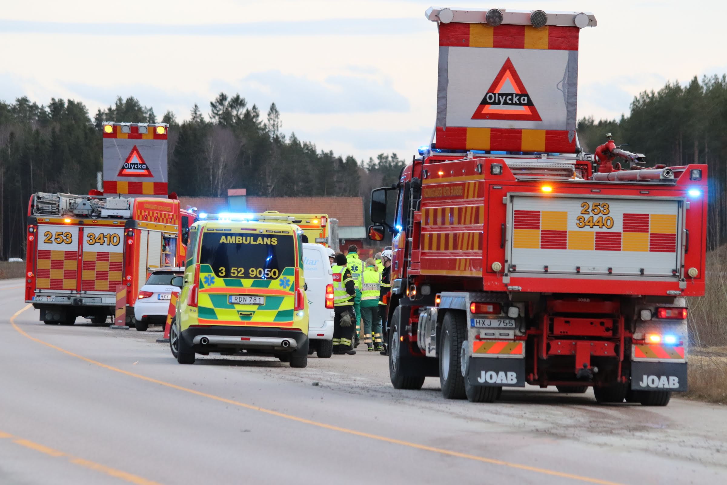 Personbil Körde In I Vägskyltar På E20 Utanför Vara - Skaraborgs Nyheter